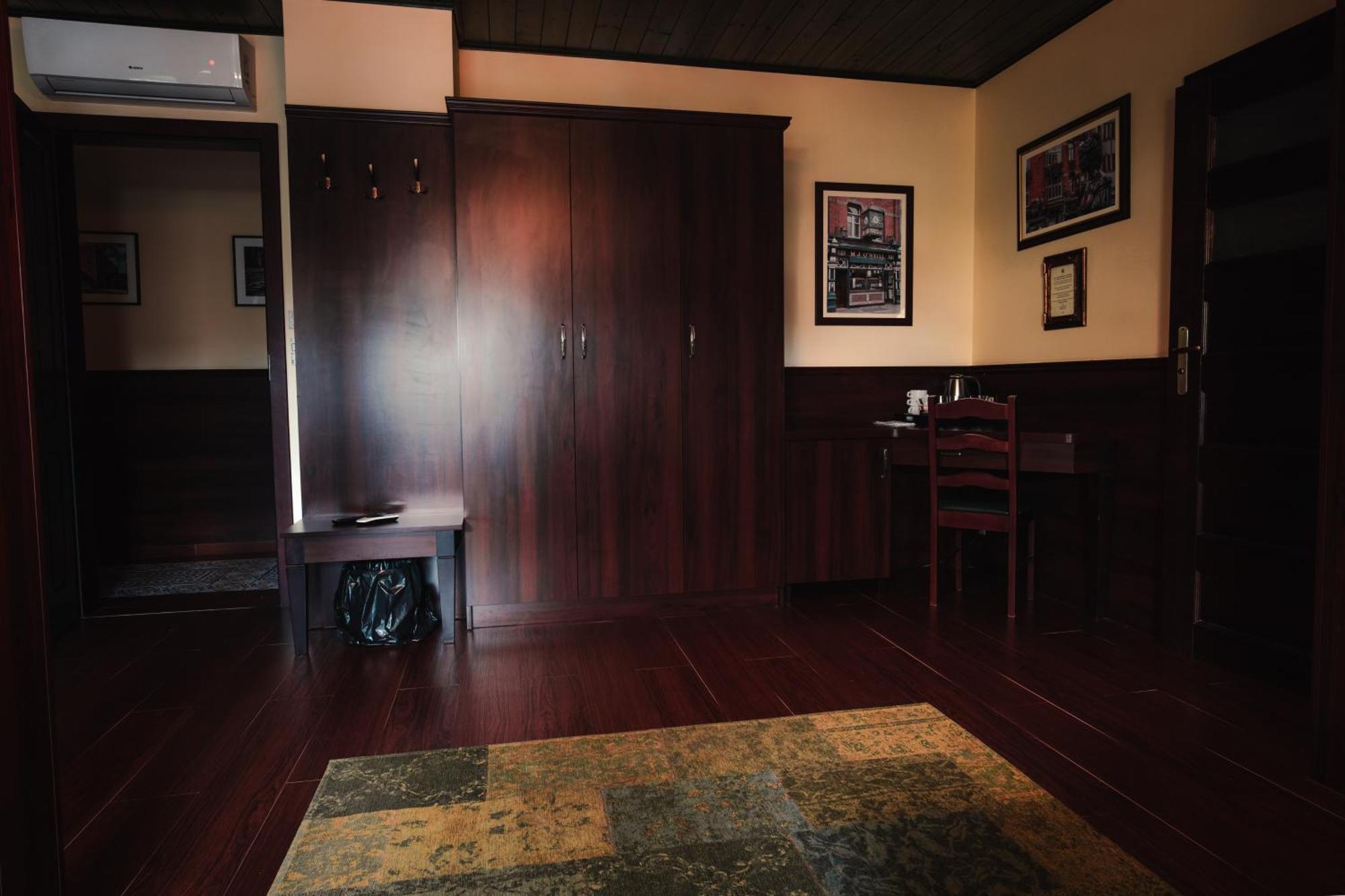Shoemaker Irish Pub & Accommodation Kielce Exteriér fotografie
