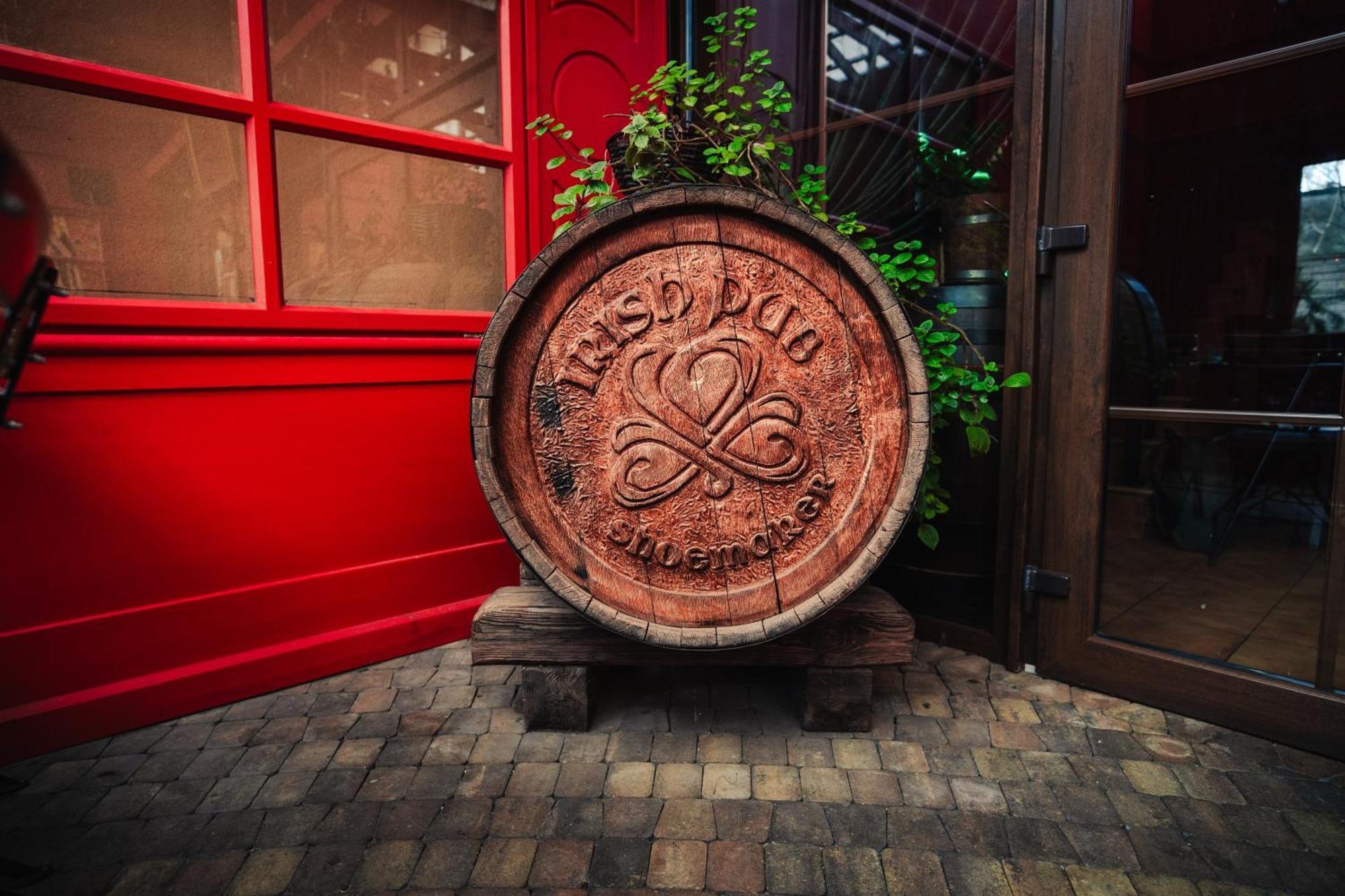 Shoemaker Irish Pub & Accommodation Kielce Exteriér fotografie